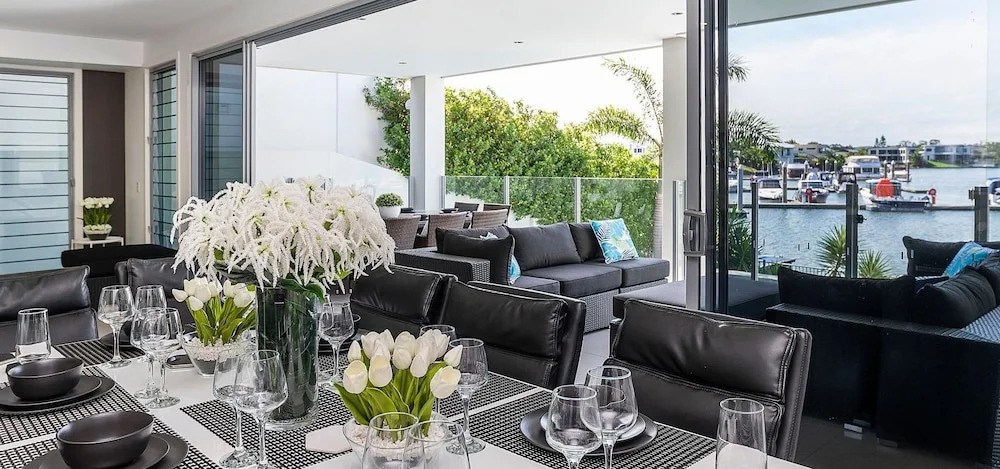 Waterfront Wonderland - Luxury Canal Front Villa w Pool