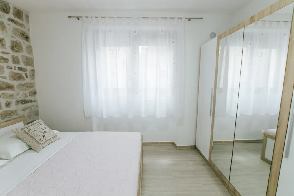 Modern Traditional Apartment w Patio, Near Beach