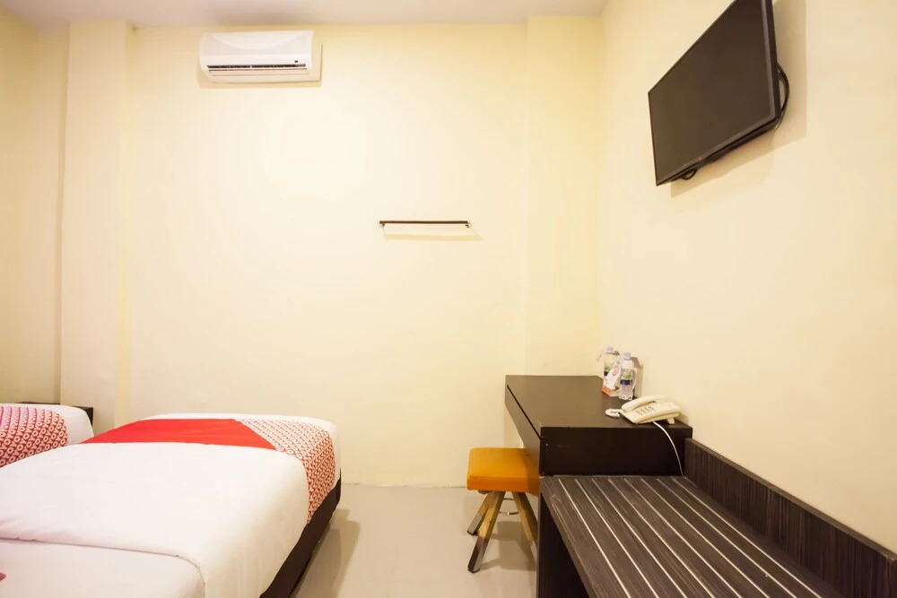 Hotel Winston by OYO Rooms