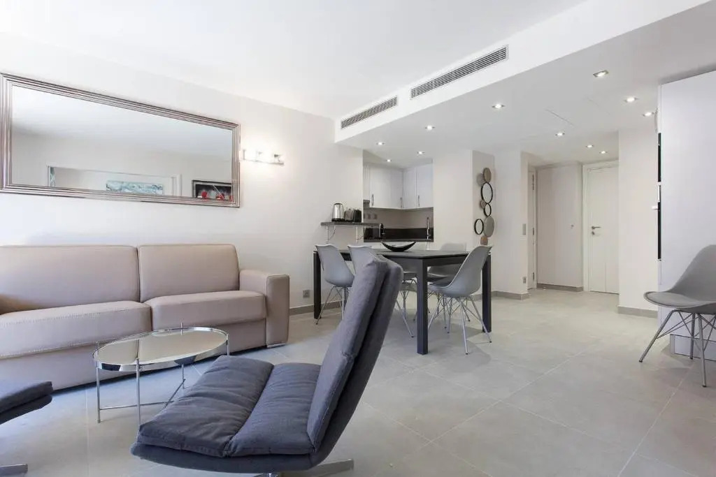 Carlton Area: New 2 Beds / 2 Baths