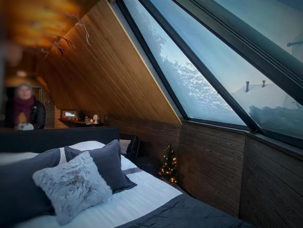 Arctic Land Adventure Glass Igloos