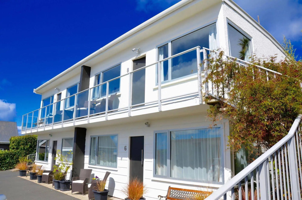 Roslyn Apartments
