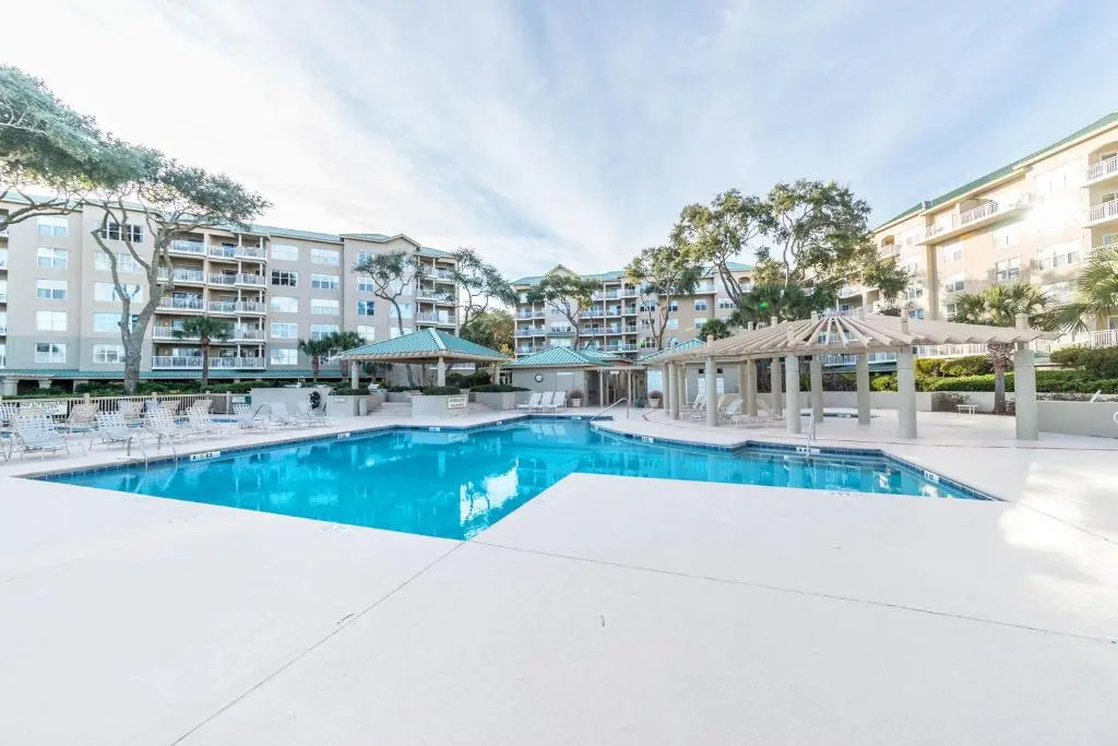 Hampton 6107, 2 Bedroom, Sleeps 6, Large Pool, Oceanfront View