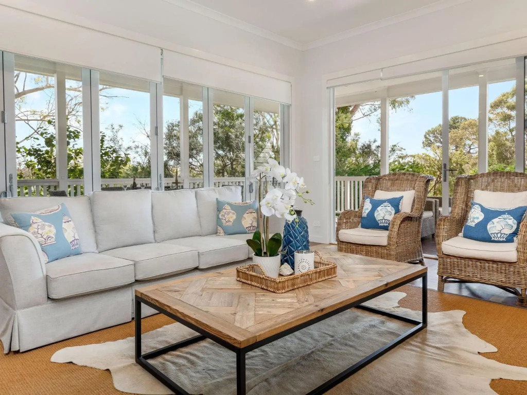 Sea Breeze - walking distance to Orion Beach
