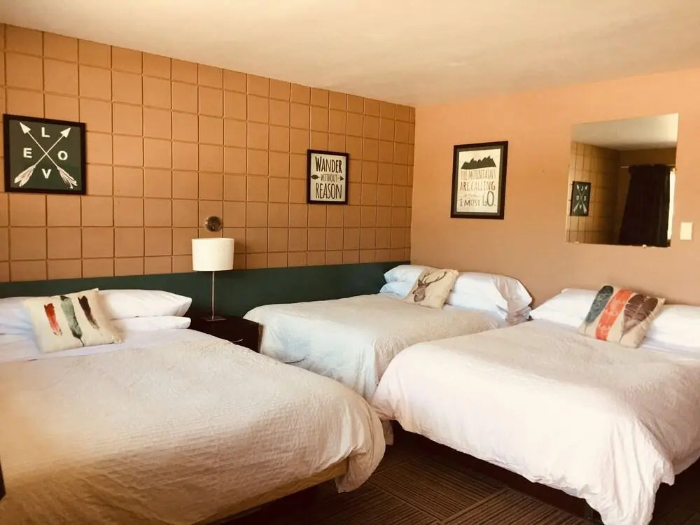 The Canterbury Inn of Downtown Invermere