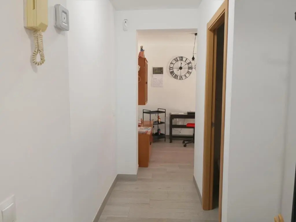 confortable y luminoso piso 5 camas, parking gratis