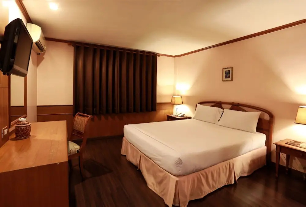 Travel Lodge Suriwongse - Adult only