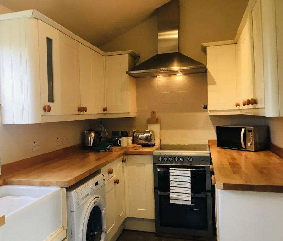 Vineyard Cottage Sleeps 4 with Garden