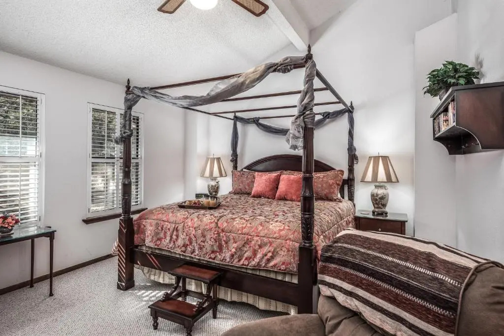 Pinon Park B22, 3 BRs, Pool Table, Fireplace, WiFi, Sleeps 8