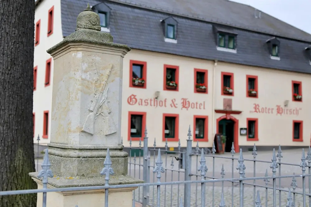 Gasthof und Hotel Roter Hirsch