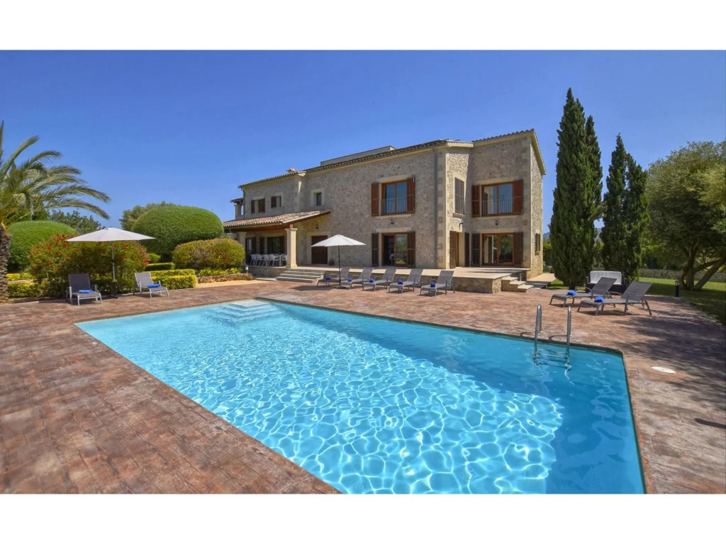 Luxurious country house with pool near the town of Alcudia
