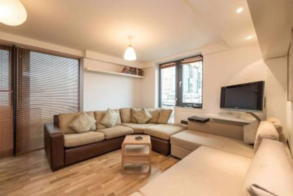 2 Bedroom Apartment Off Royal Mile