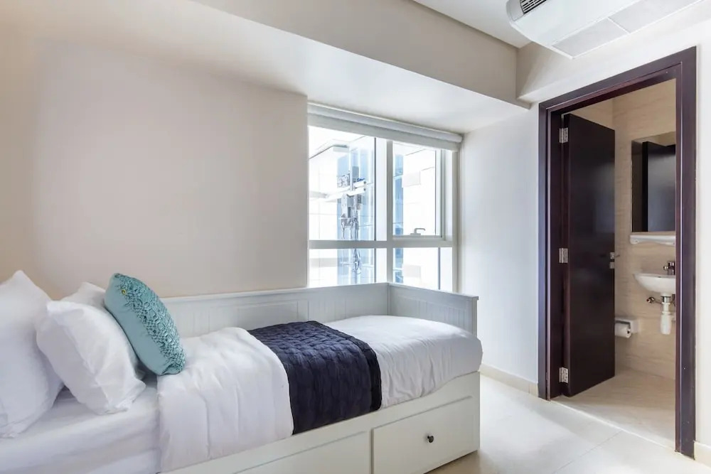 Rich & Vibrant 2BR With Study in Downtown Dubai