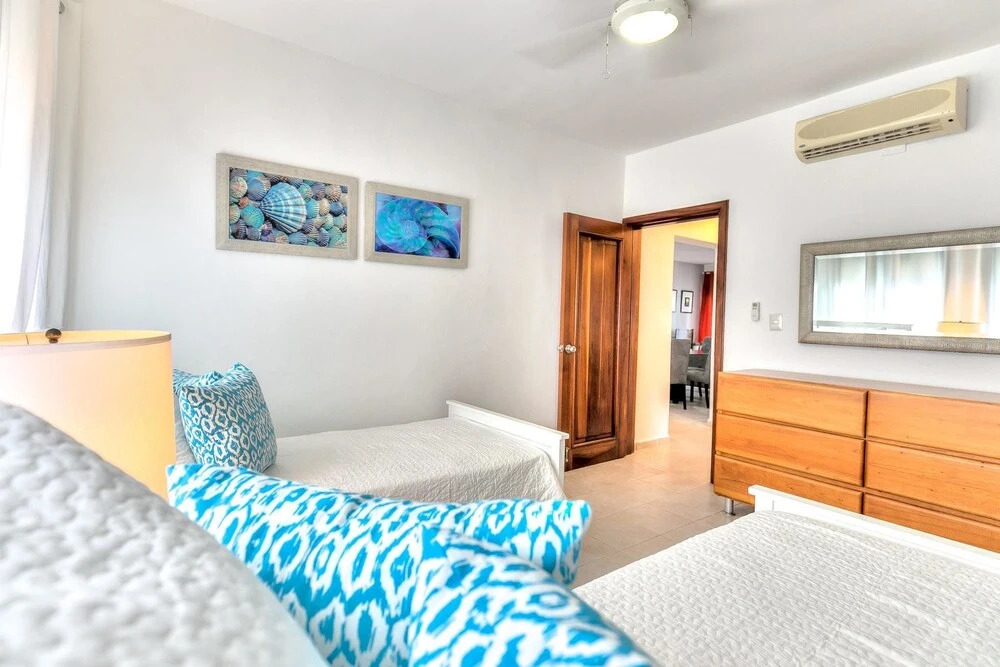 Oceanfront Apartment With Beach Views and Large Balcony