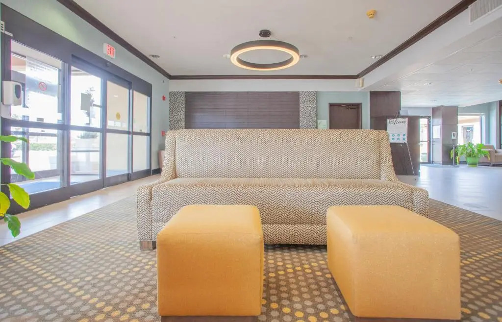 Holiday Inn & Suites Spring - The Woodlands
