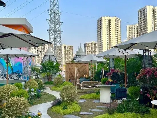 THE  YES  Hotel