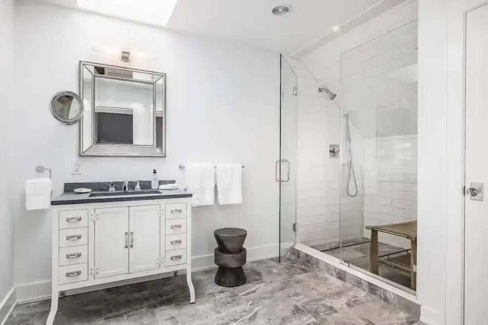 Bull Path Manor by Rove - 4BR Family Home With Pool & Hot Tub