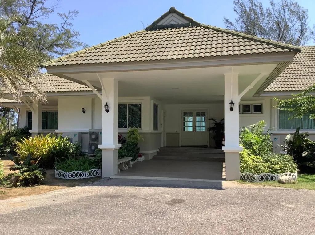 Seapine Beach Golf and Resort Hua Hin