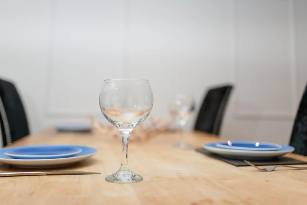 SideMersey Livings - Central Stay In 2 Bedroom Apartment with Parking