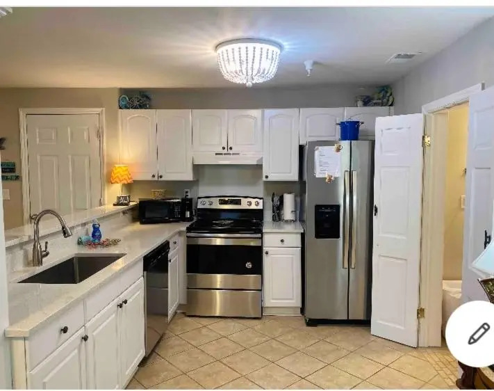 Mini Pearl, Private 2 BR - 1 block to BEACH!