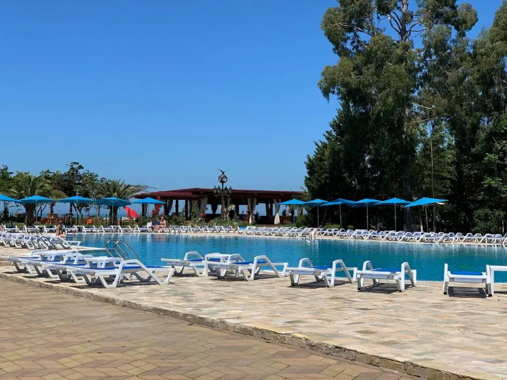 2 bedroom Apartment in Oasis
