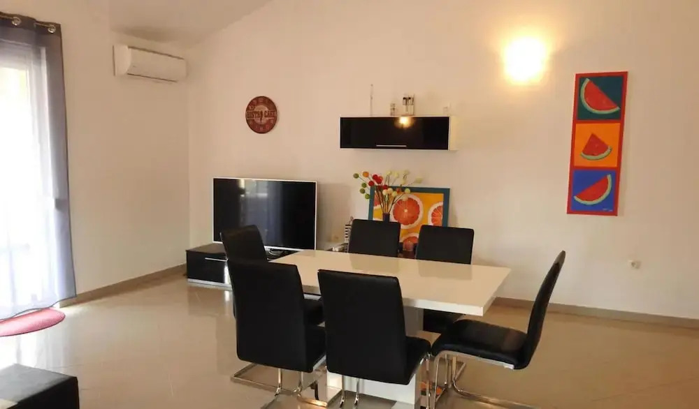 Expansive Ciovo Apartment With Sea-views, Balcony and Outdoor Dining