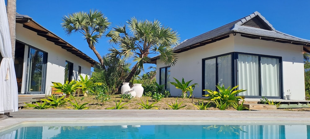 Coral Villa - Beachfront Villa with Private Pool by Karula