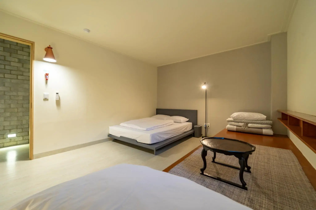 Mireuk Mireuk Hostel