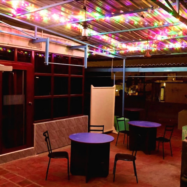 Redlollipop Hostel