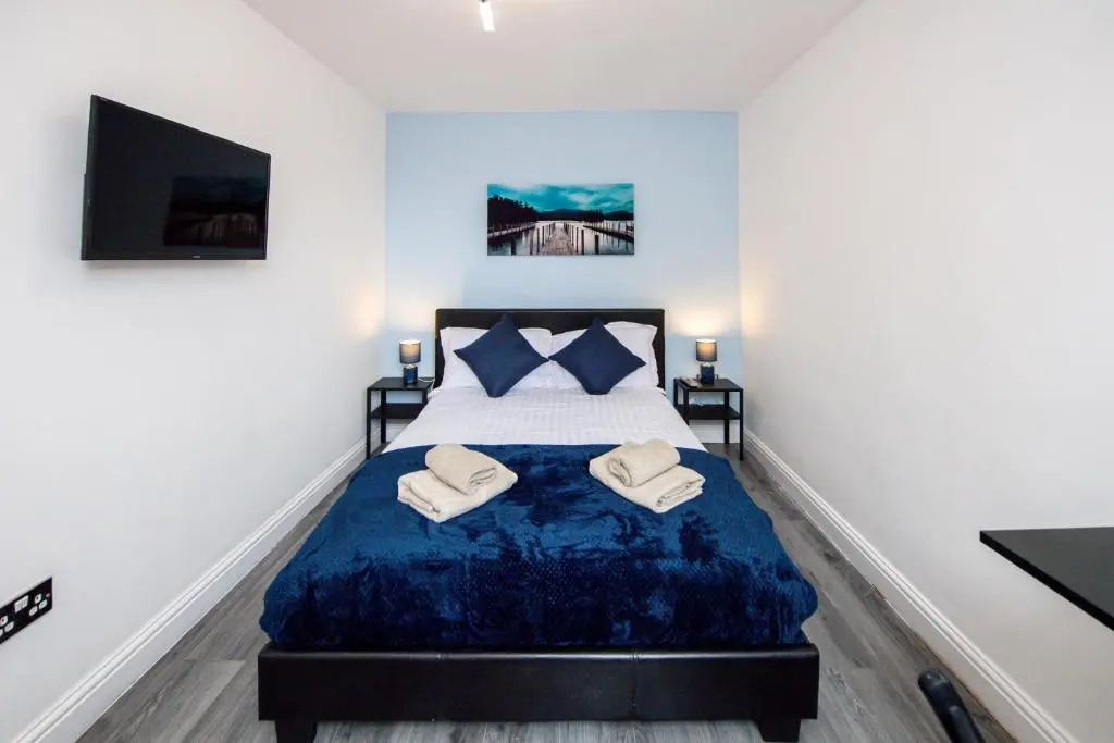 Five Seasons Liverpool City - Modern Studios near Anfield