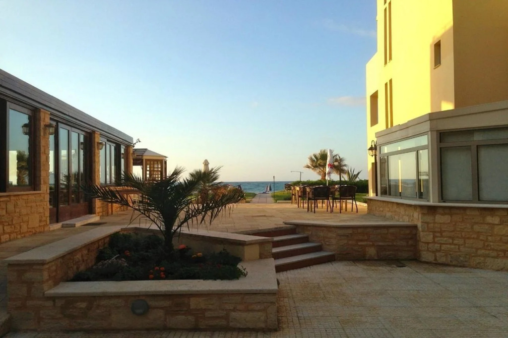 Iperion Beach Hotel