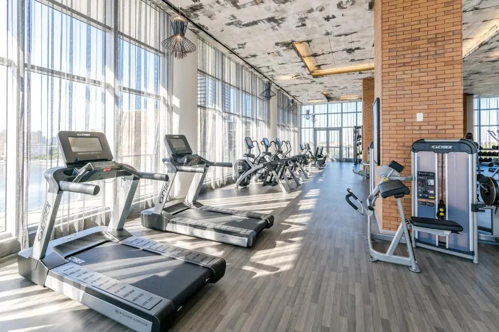 New2019 SW CornerSuite with WaterViews 9th Floor