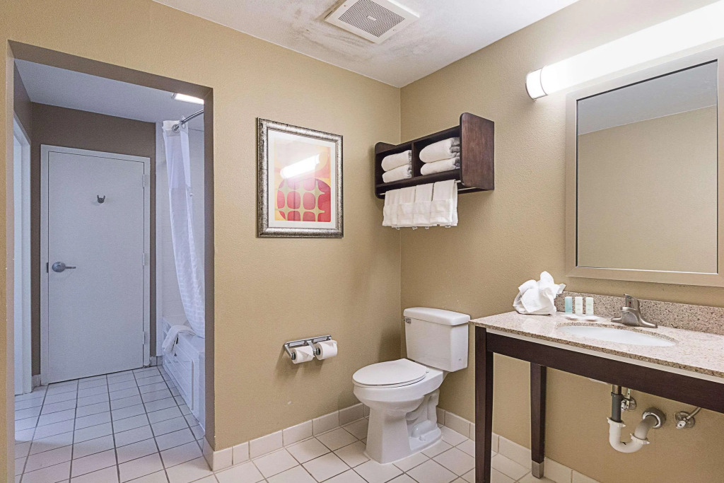 Comfort Suites Beachside