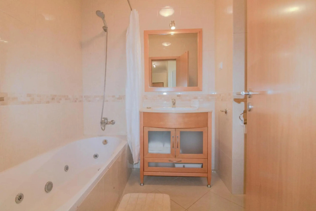 #004 Amazing T2 with seaview and pool 900m beach