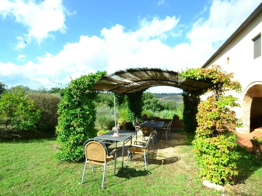 Cosy holiday home in Tuscany with shared swimming pool
