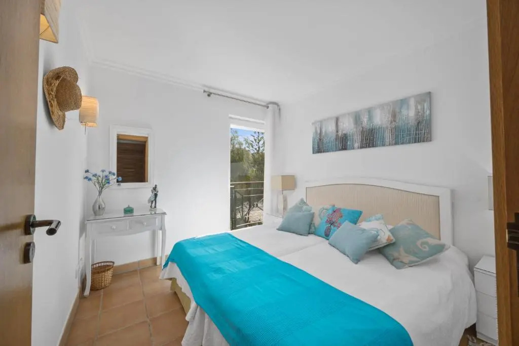 Superb, relaxing and tranquil 3 bed Apartment in Central Algarve