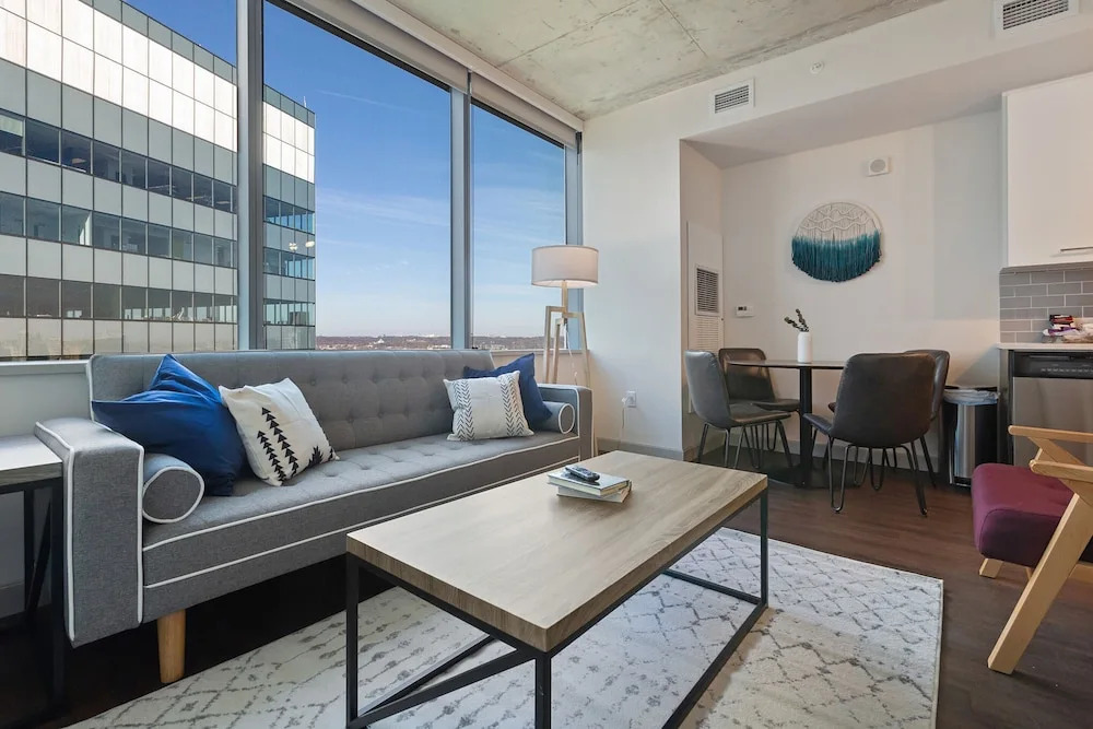The Luxe Suites at University City