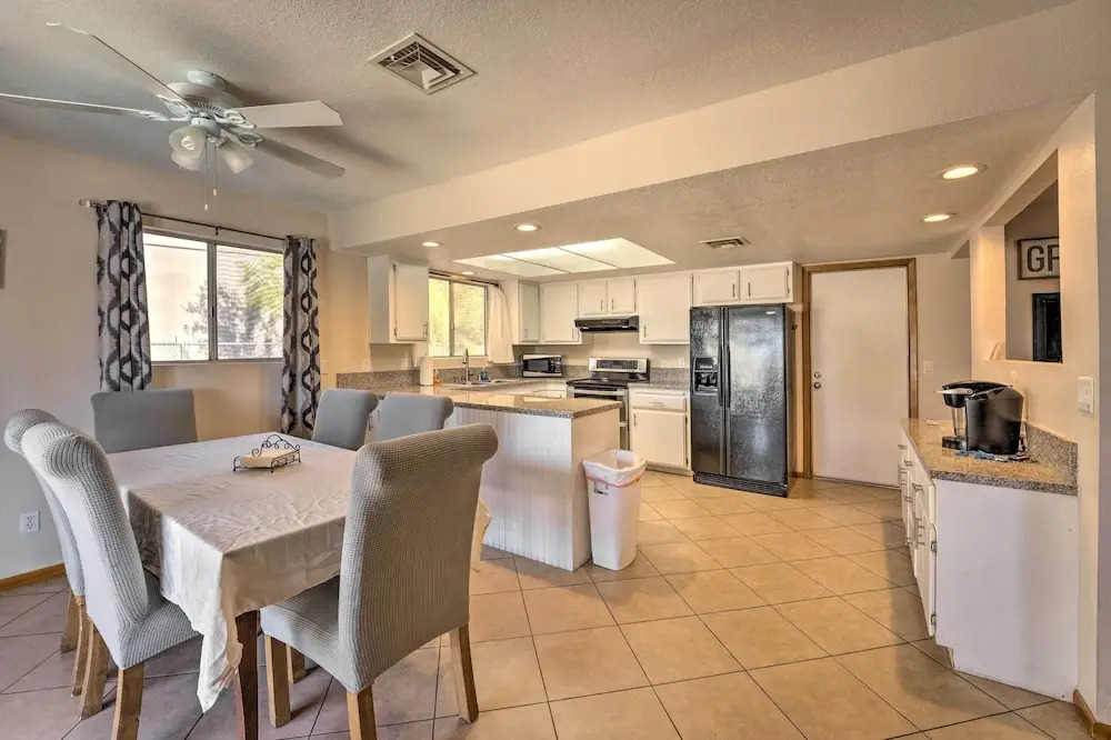Pool & Boat Parking 1 mi to Lake
