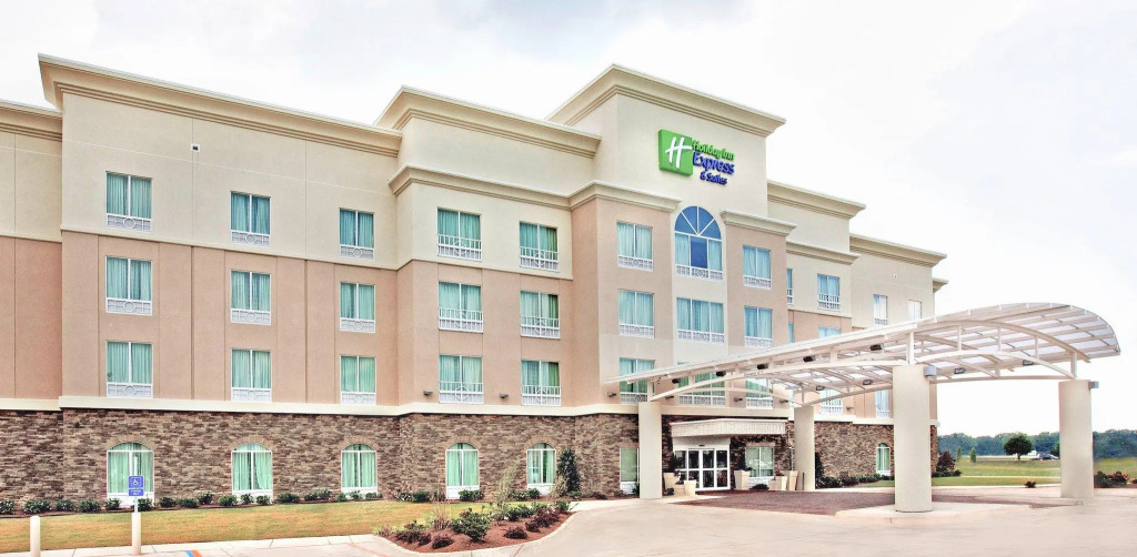 Holiday Inn Express and Suites Bossier City Louisiana Downs by IHG