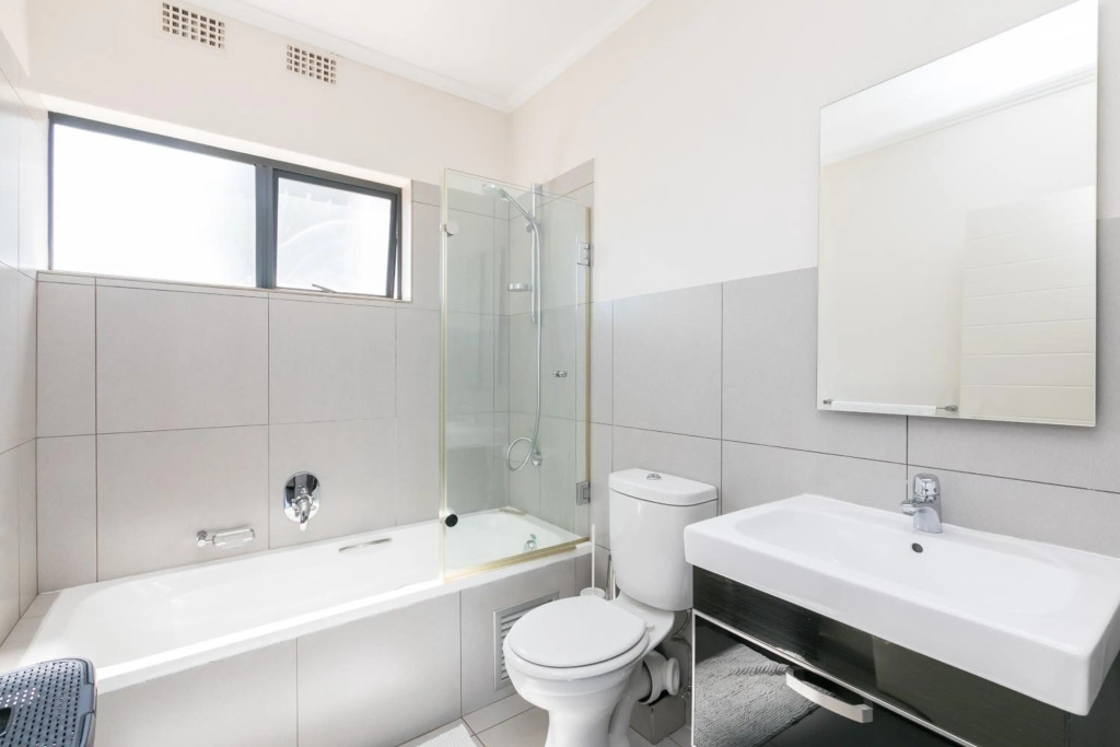 2Bedroom apartment in a secure golf estate.WIFI