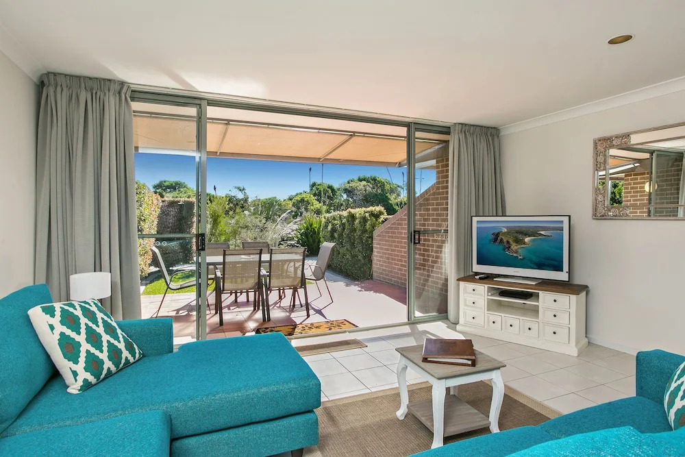 2/56 Lawson Street@Clarkes Beach
