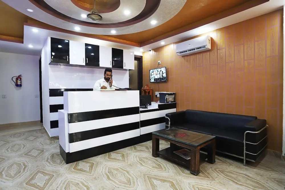 Oyo 42619 Diamond Key Residency