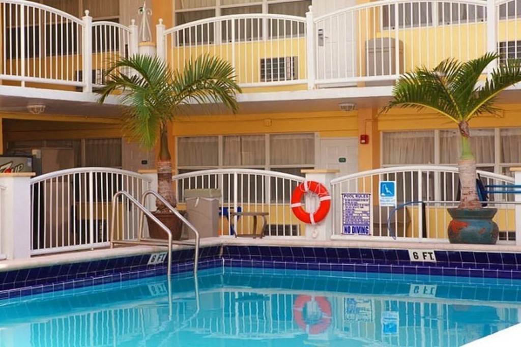 Beach Place Hotel