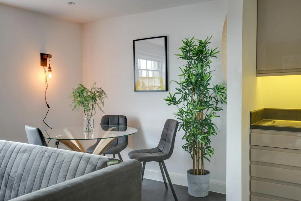 Beautiful Chelmsford Apartment - Free Parking