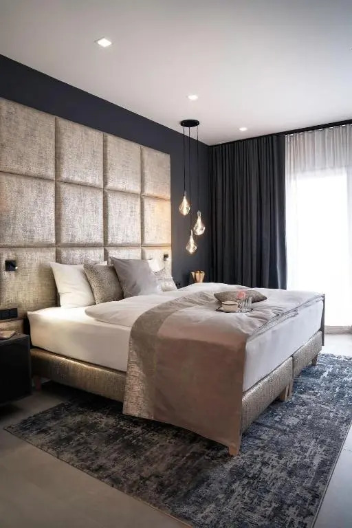 THE NEWSHA SIGNATURE HOME