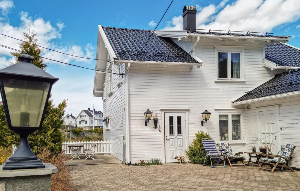 Awesome Home in Kolbjørnsvik With Wifi and 4 Bedrooms