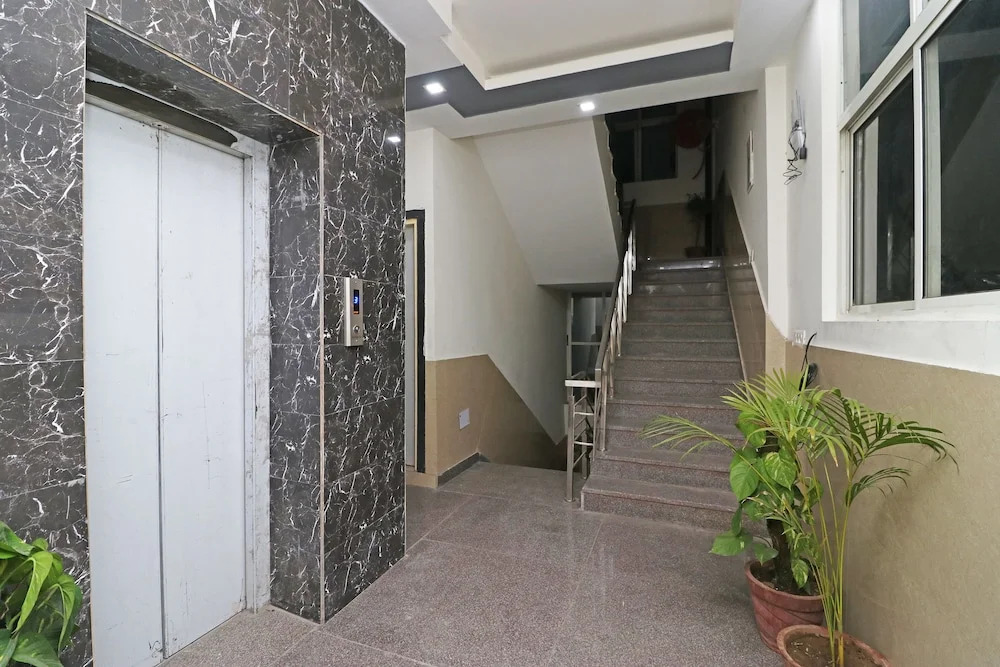 OYO 10668 Hotel Viditva 3