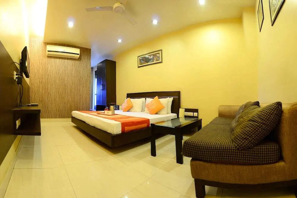 Pelican Hotel by OYO Rooms