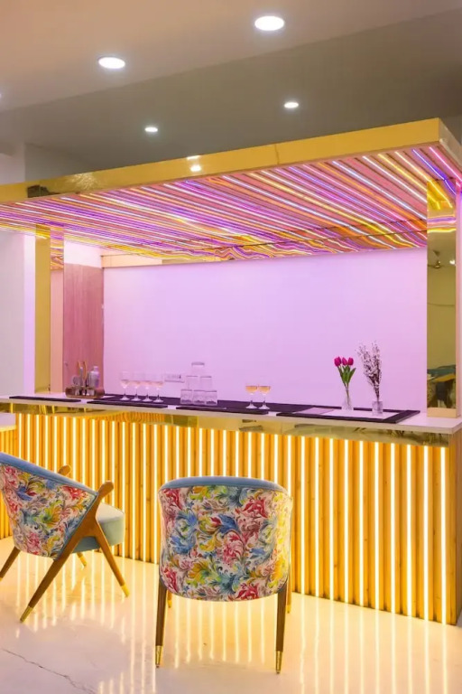 Alaya Stays Miyabi Executive Suite, Elegant 1-BHK Suite With Common Pool, Gym & Restaurant