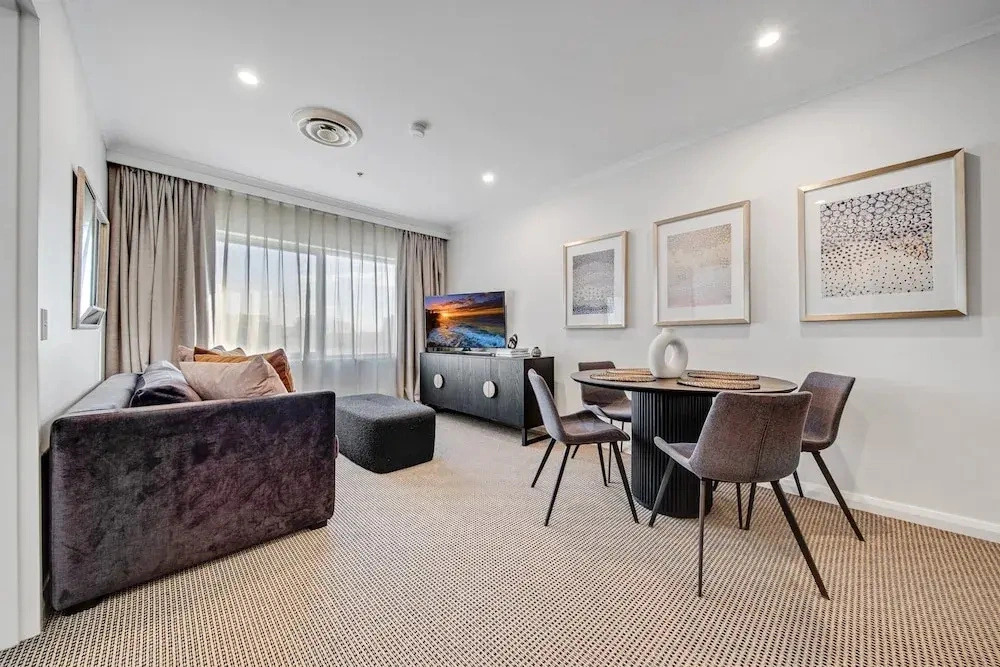 Center 1-bed With Sauna, Gym, BBQ & Parking